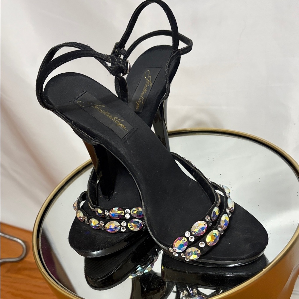 Jonathan Kayne Black 5” heel in women’s size 9